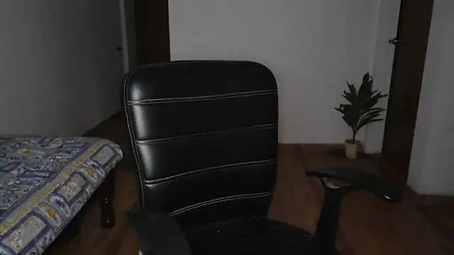 Suzie darling online show from 3, 12, 2025