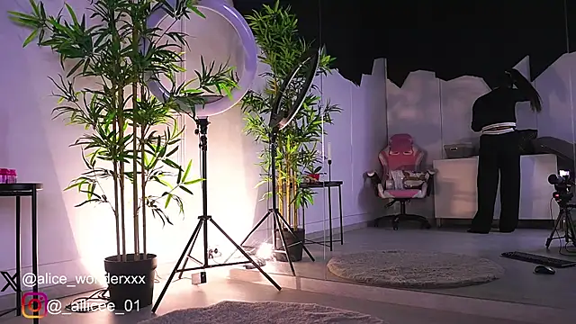 VanessaSimon online show from 17, 2, 2025