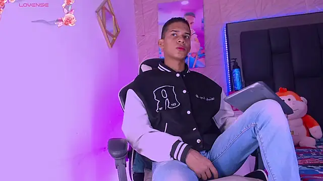 Snapshot of dilan_alfonzo chatting on 3, 3, 2026 dilan alfonzo online show from 3, 3, 2026