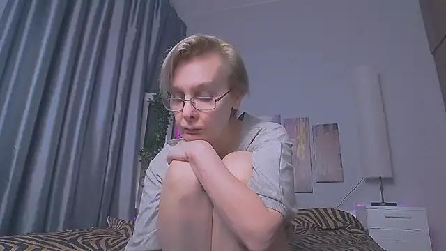 HelgaHimmell online show from 5, 3, 2025