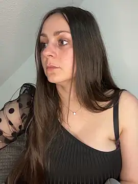 Snapshot of Loella-Rose chatting on 9, 4, 2026 Loella-Rose online show from 9, 4, 2026