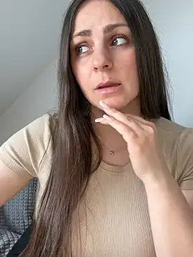 Snapshot of Loella-Rose chatting on 20, 4, 2026 Loella-Rose online show from 20, 4, 2026
