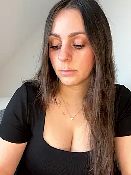 Snapshot of Loella-Rose chatting on 24, 4, 2026 Loella-Rose online show from 24, 4, 2026