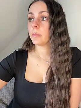 Snapshot of Loella-Rose chatting on 27, 4, 2026 Loella-Rose online show from 27, 4, 2026