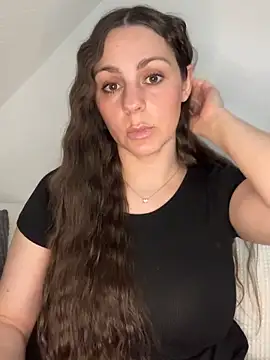 Snapshot of Loella-Rose chatting on 28, 4, 2026 Loella-Rose online show from 28, 4, 2026