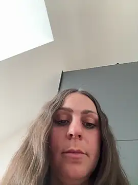 Snapshot of Loella-Rose chatting on 7, 5, 2026 Loella-Rose online show from 7, 5, 2026