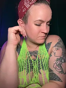 Snapshot of quinnmariexo chatting on 4, 6, 2026 quinnmariexo online show from 4, 6, 2026