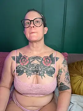 Snapshot of quinnmariexo chatting on 9, 6, 2026 quinnmariexo online show from 9, 6, 2026