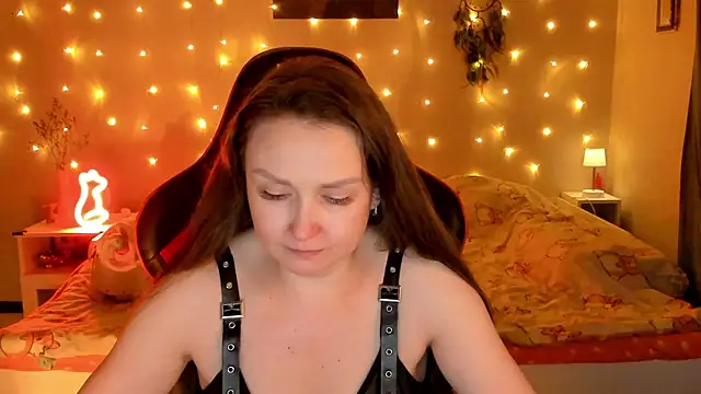 desperatehousewife   online show from 24, 7, 2026