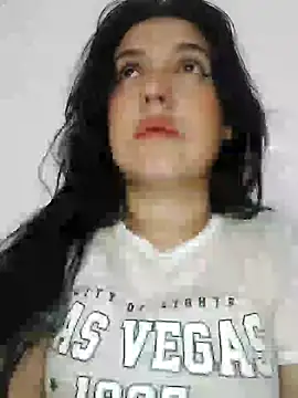 Snapshot of Sophie-hatter chatting on 4, 1, 2025 Sophie-hatter online show from 4, 1, 2025