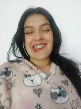 Snapshot of Sophie-hatter chatting on 5, 1, 2025 Sophie-hatter online show from 5, 1, 2025