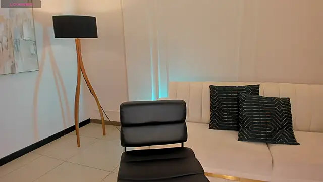 Snapshot of MollySundersX chatting on 10, 3, 2025 MollySundersX online show from 10, 3, 2025