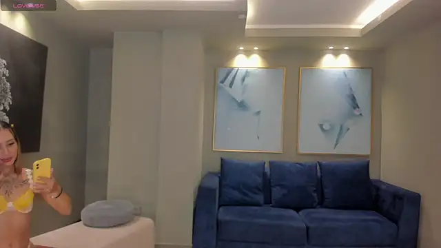 Snapshot of MollySundersX chatting on 11, 9, 2025 MollySundersX online show from 11, 9, 2025
