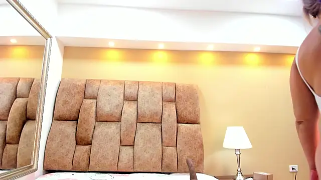 MiiaHot online show from 8, 11, 2025