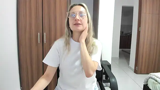 Adele johnsonn1 online show from 10, 9, 2025