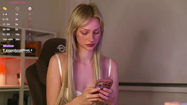 BabeHolly online show from 9, 10, 2025