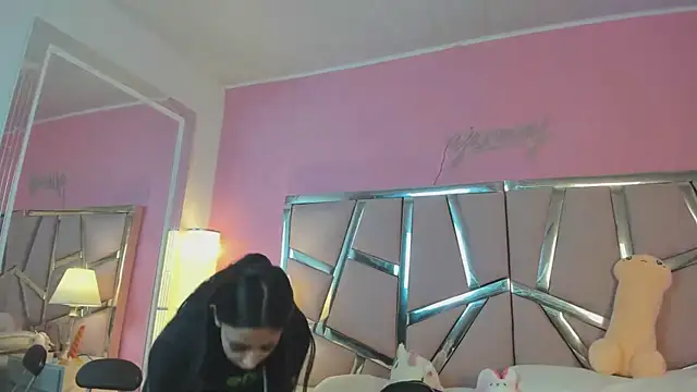 Bonniepark online show from 12, 2, 2025