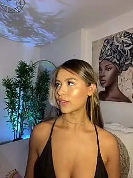  laura 02 online show from 19, 12, 2024