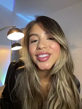  laura 02 online show from 1, 3, 2025