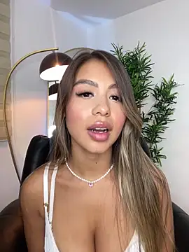  laura 02 online show from 5, 3, 2025