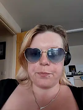 Snapshot of pinkieMilfPUSY chatting on 15, 6, 2026 pinkieMilfPUSY online show from 15, 6, 2026