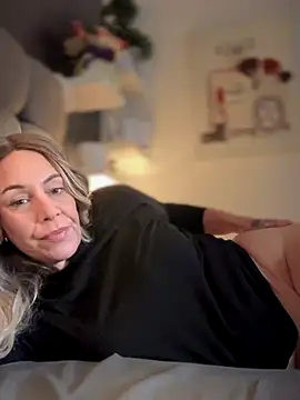 blondebitch2 online show from 11, 11, 2025