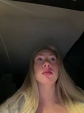 LuisaBecker online show from 2, 2, 2026