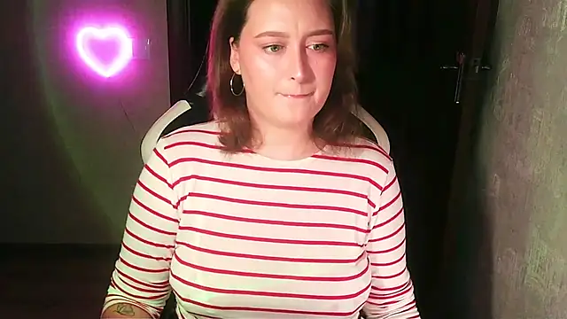 Snapshot of OksiFels chatting on 16, 9, 2025 OksiFels online show from 16, 9, 2025