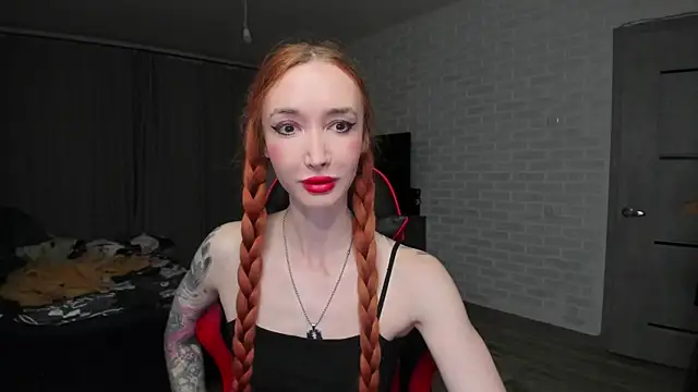 Roxy Silver online show from 26, 10, 2025