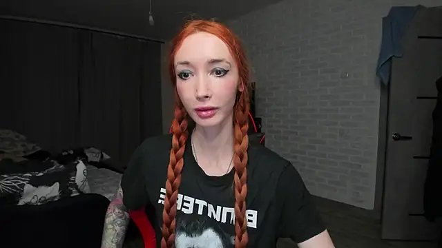 Roxy Silver online show from 18, 11, 2025