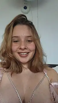 Snapshot of Sophy_Bunny chatting on 4, 12, 2025 Sophy Bunny online show from 4, 12, 2025