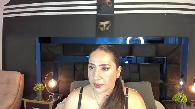 MayraVegas online show from 7, 2, 2025