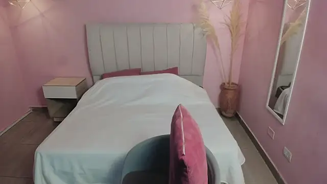 tiffani  love online show from 17, 1, 2025