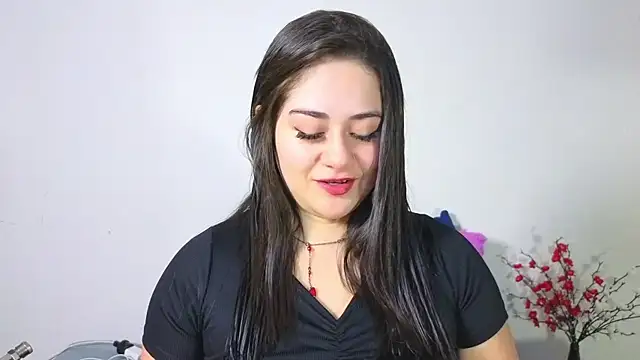 Snapshot of nahomi_sweett chatting on 22, 5, 2026 nahomi sweett online show from 22, 5, 2026