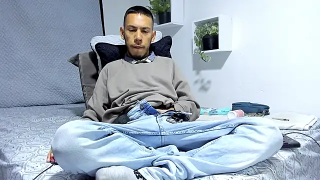 Aronxxs online show from 10, 2, 2025