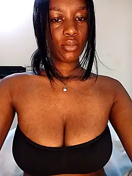 Snapshot of Ayrella02 chatting on 10, 5, 2026 Ayrella02 online show from 10, 5, 2026