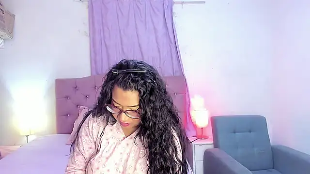 Snapshot of Latinabombsheell chatting on 28, 4, 2026 Latinabombsheell online show from 28, 4, 2026