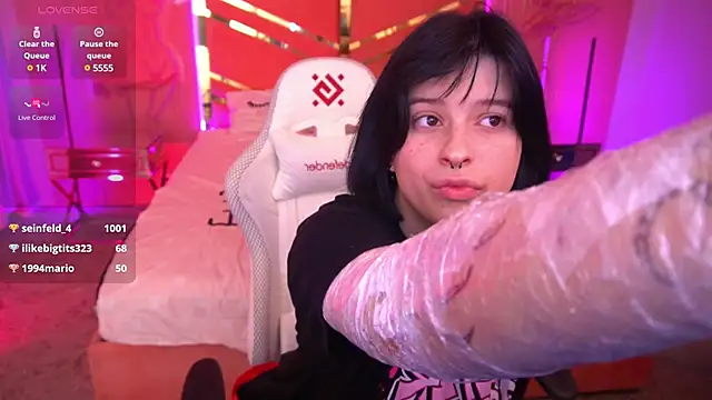 Miki Kivi online show from 11, 3, 2025