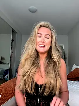 Snapshot of heidihulaa chatting on 15, 10, 2025 heidihulaa online show from 15, 10, 2025
