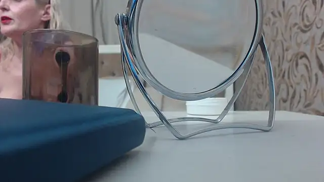 ElenaJuarez online show from 23, 1, 2025