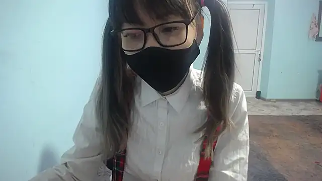 elllaaxx online show from 9, 10, 2025