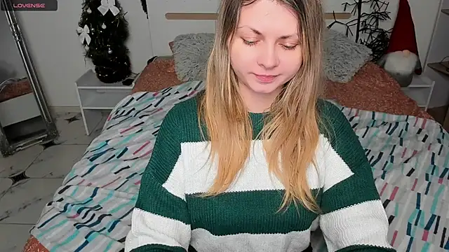 Snapshot of SmilingEmily_ chatting on 10, 12, 2024 SmilingEmily online show from 10, 12, 2024