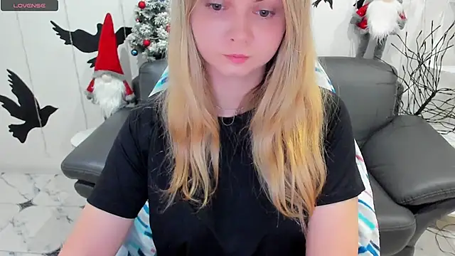 Snapshot of SmilingEmily_ chatting on 27, 12, 2024 SmilingEmily online show from 27, 12, 2024