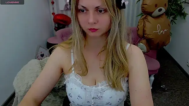 Snapshot of SmilingEmily_ chatting on 14, 2, 2025 SmilingEmily online show from 14, 2, 2025