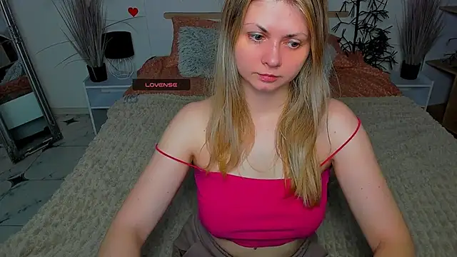 Snapshot of SmilingEmily_ chatting on 6, 3, 2025 SmilingEmily online show from 6, 3, 2025