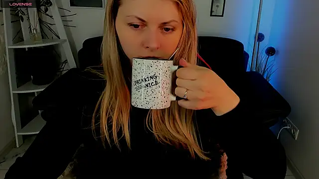 Snapshot of SmilingEmily_ chatting on 12, 3, 2025 SmilingEmily online show from 12, 3, 2025