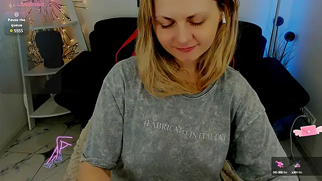 Snapshot of SmilingEmily_ chatting on 14, 3, 2025 SmilingEmily online show from 14, 3, 2025