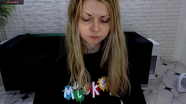 Snapshot of SmilingEmily_ chatting on 15, 3, 2025 SmilingEmily online show from 15, 3, 2025