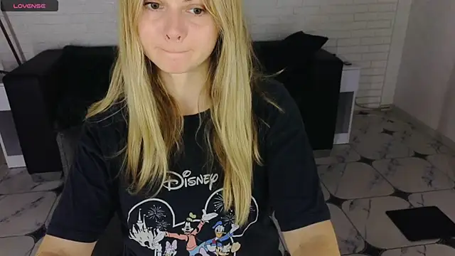 Snapshot of SmilingEmily_ chatting on 10, 9, 2025 SmilingEmily online show from 10, 9, 2025