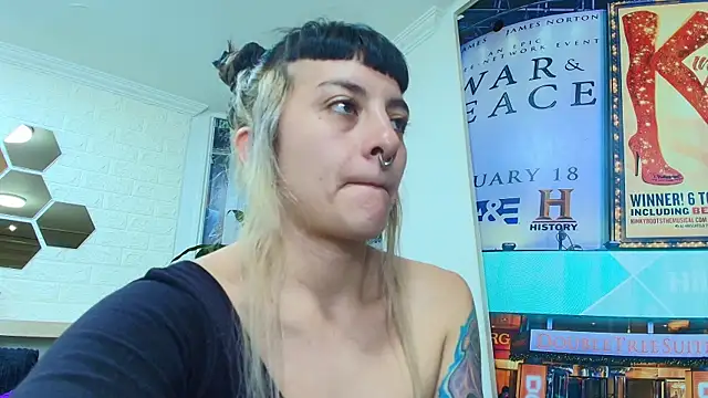 Naughty Kittenm online show from 5, 3, 2025